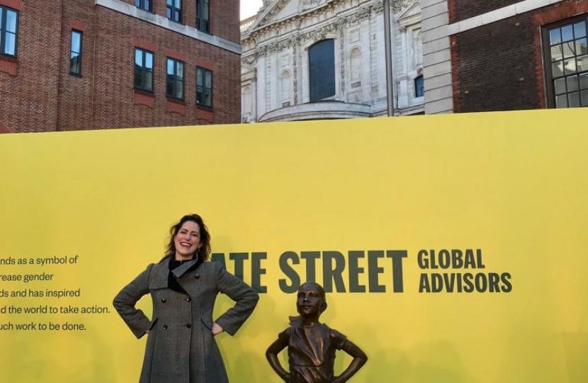 Victoria Atkins unveils "Fearless Girl" replica in London