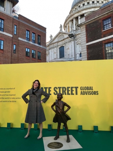 Victoria Atkins unveils "Fearless Girl" replica in London
