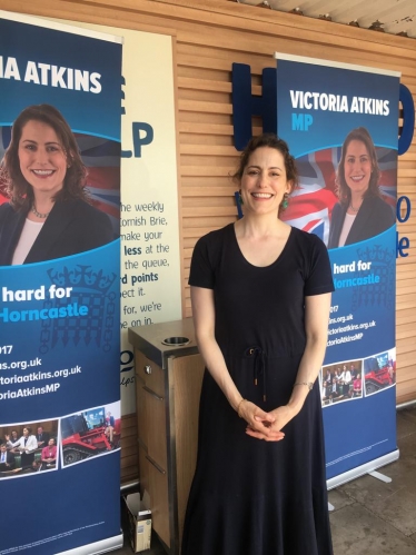 Victoria Atkins hosts popular pop-up surgery in Horncastle Tesco